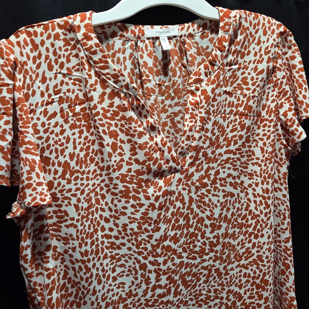 Maurices Rust White Leopard Print Flutter Sleeve V-Neck Chiffon Blouse Top SZ L